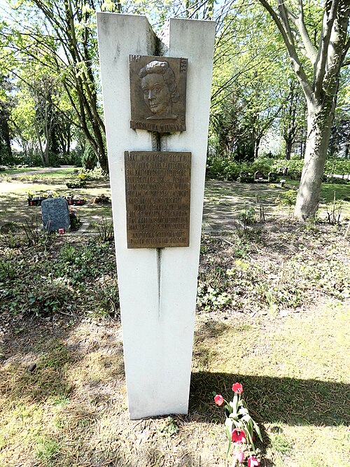 Photo of a memorial stone, showing a portrait of Krystyna Wituska in bronze